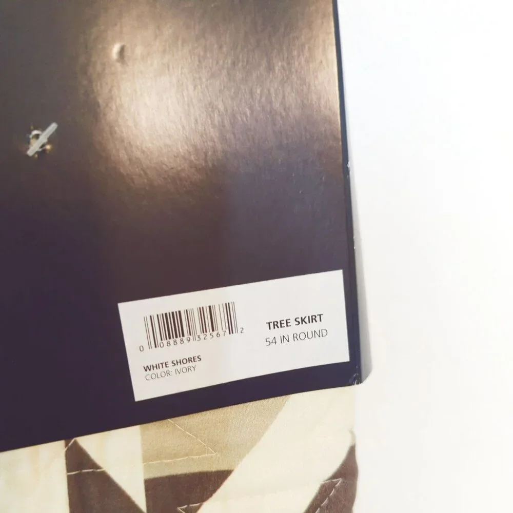 Pendleton Christmas Tree Skirt White Shores 54” Round Southwest Aztec Print - Picture 4 of 6